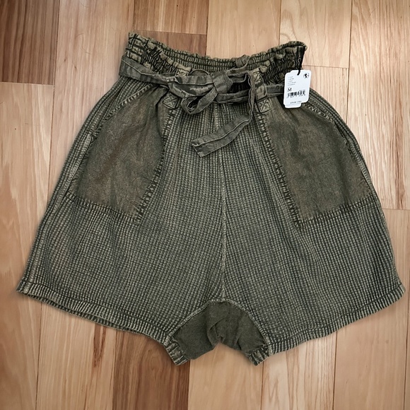 Free People One Madi Shorts NWT Medium Green - Picture 1 of 5